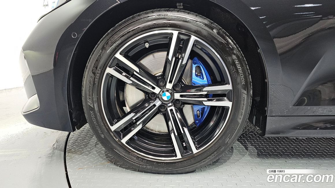 BMW 3-Series 320i M Sport, 2024