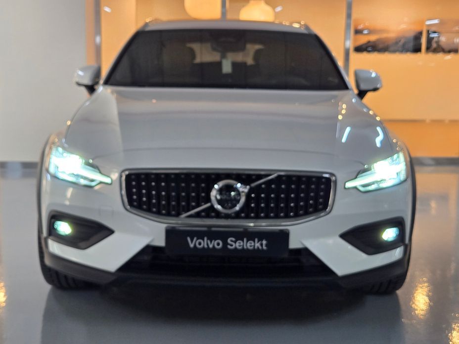 Volvo V60 B5 Ultra AWD, 2025