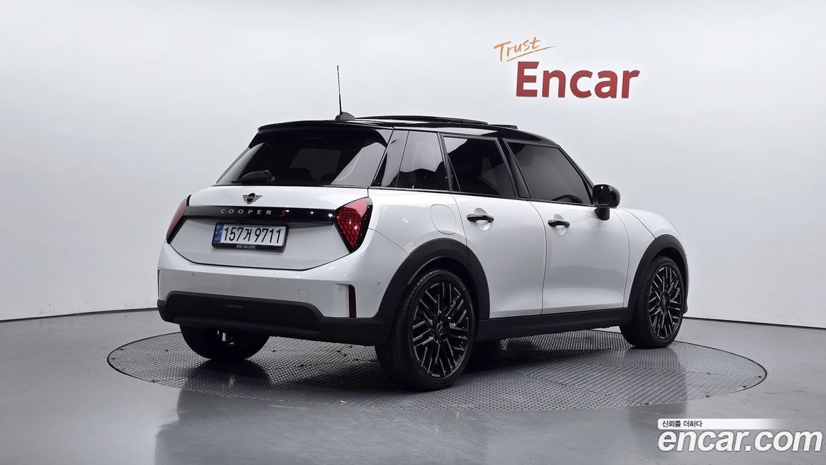 Mini Cooper 5 Door Favoured, 2025