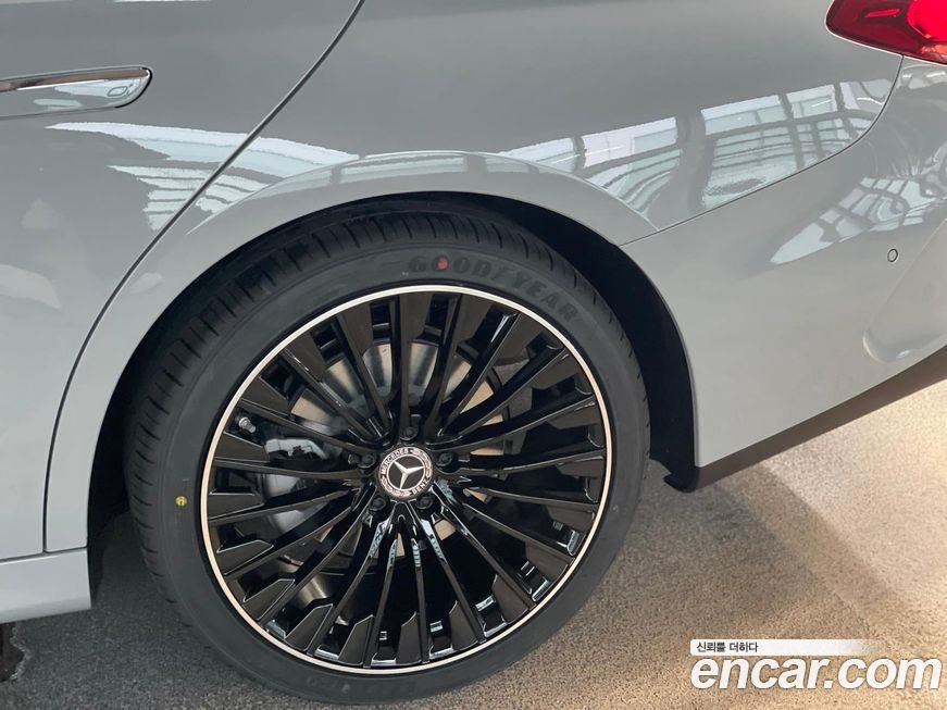 Mercedes-Benz E-Class E300 4MATIC AMG Line, 2026