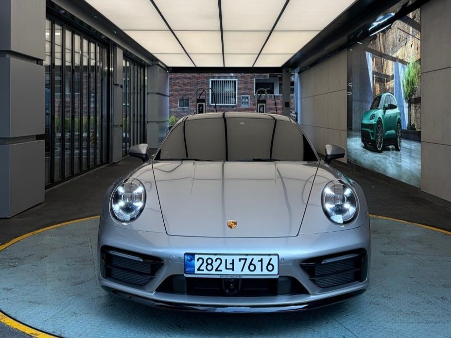 Porsche 911 Carrera, 2024