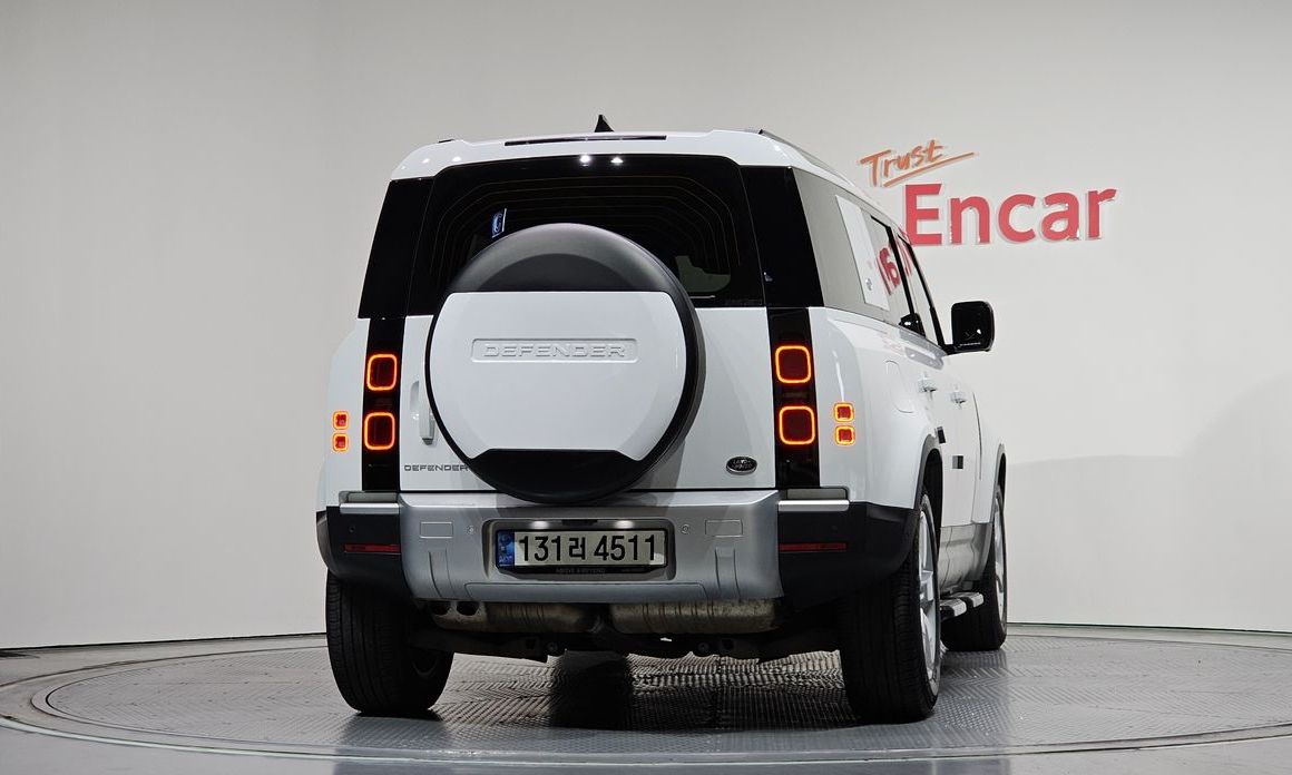 Land Rover Defender 110 D300 HSE, 2023