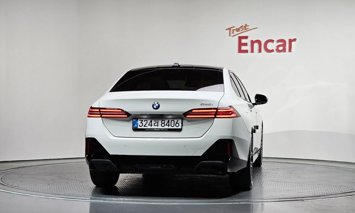 BMW 5-Series 520i M Sport, 2025