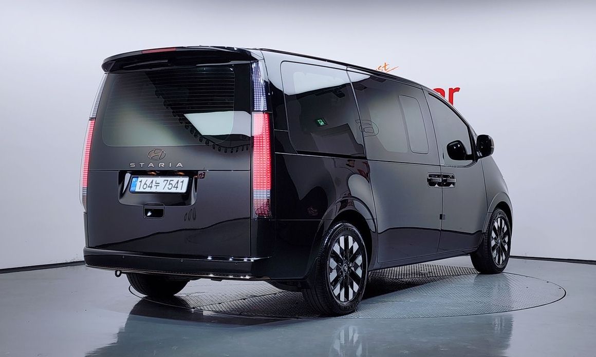 Hyundai Staria Lounge 9-Seater, 2025