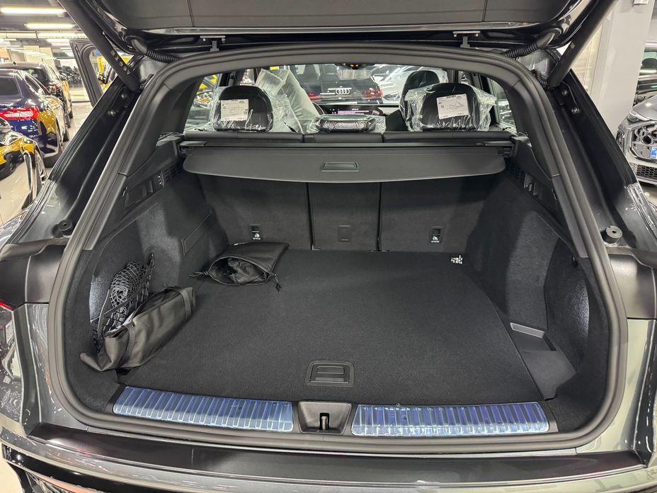 Audi Q5 40 TDI Quattro S Line Black Edition, 2025