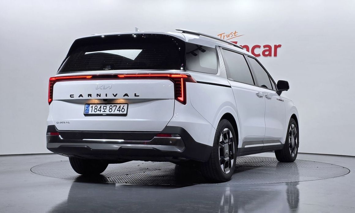 Kia Carnival 9-Seater Signature, 2024