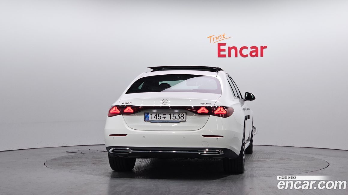 Mercedes-Benz E-Class E300 4MATIC Exclusive, 2025