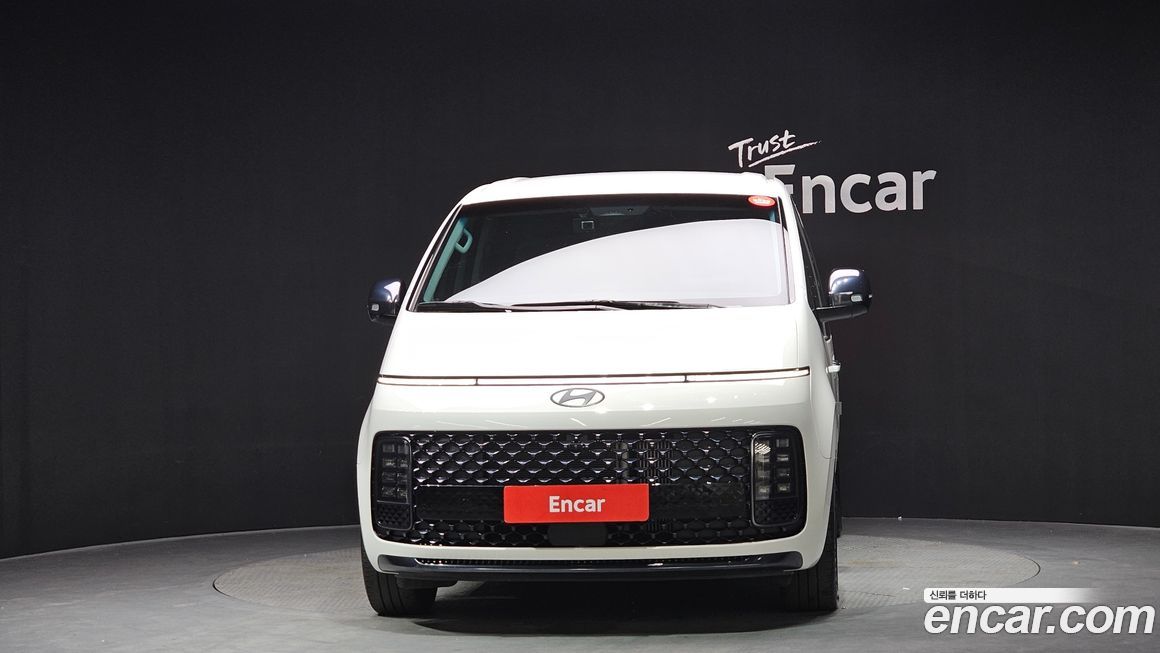 Hyundai Staria 4WD Lounge 9-Seater, 2025