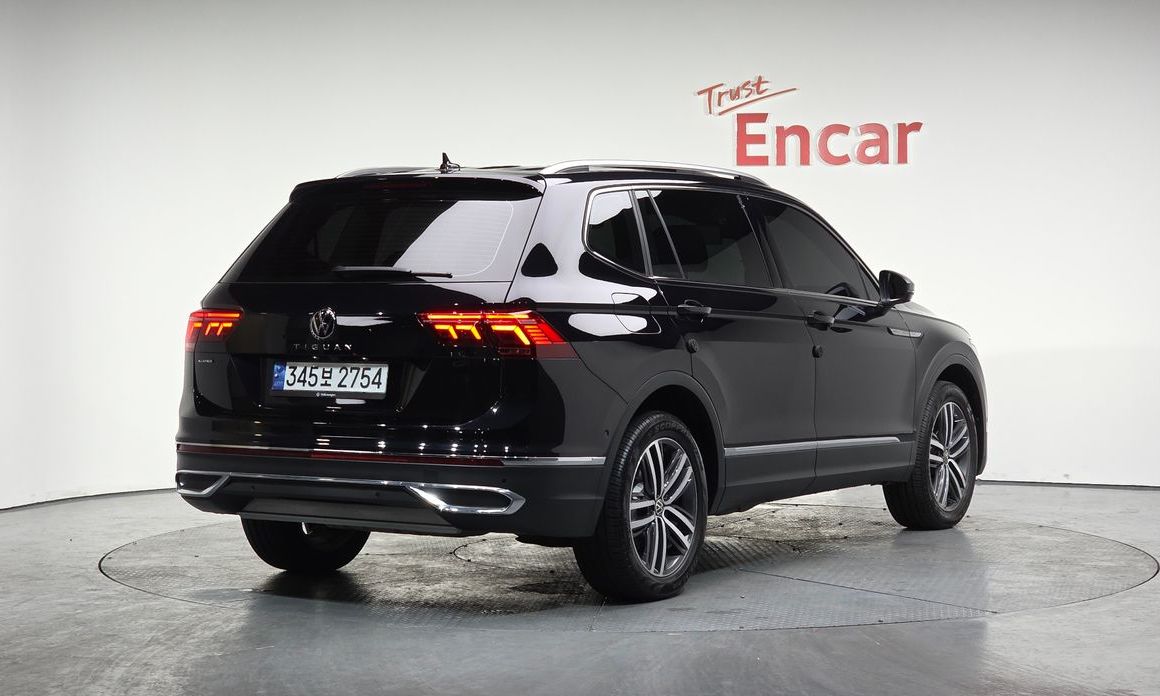 Volkswagen Tiguan 2.0 TSI Prestige, 2024