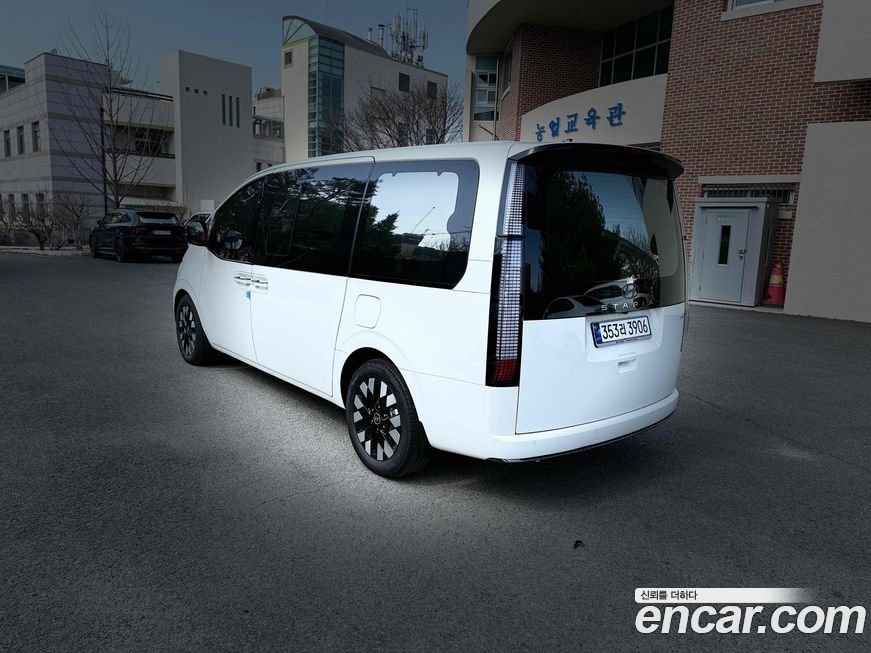 Hyundai Staria 4WD Lounge 9-Seater, 2025