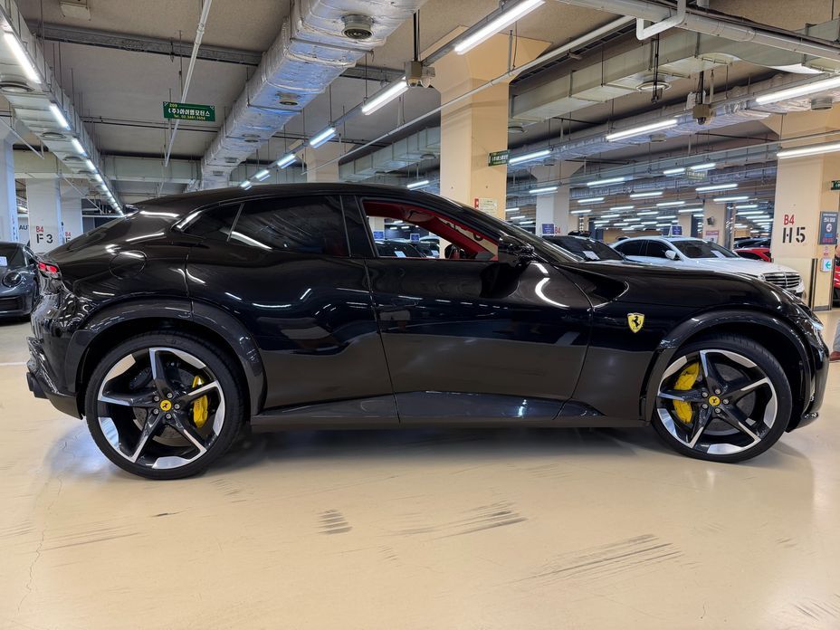 Ferrari Purosangue 6.5 V12, 2025