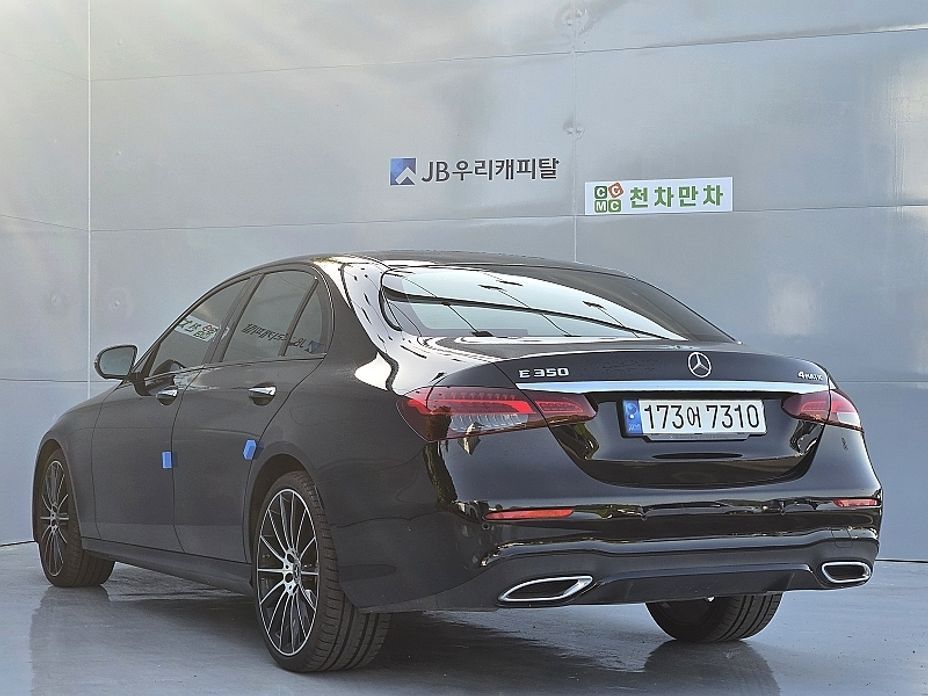 Mercedes-Benz E-Class E350 4MATIC AMG Line, 2023
