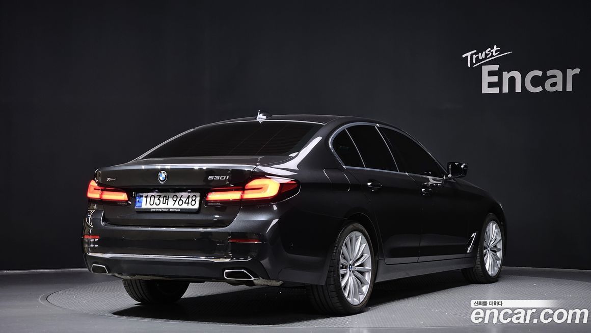BMW 5-Series 530i xDrive Luxury, 2023