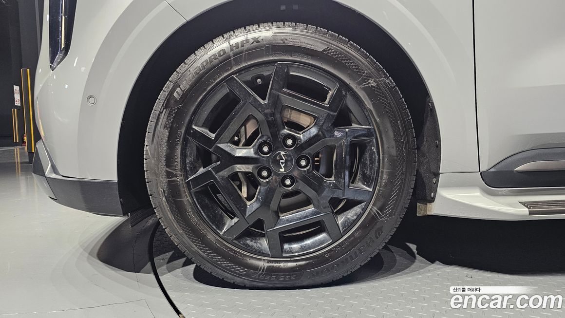 Kia Carnival 9-Seater Gravity, 2025