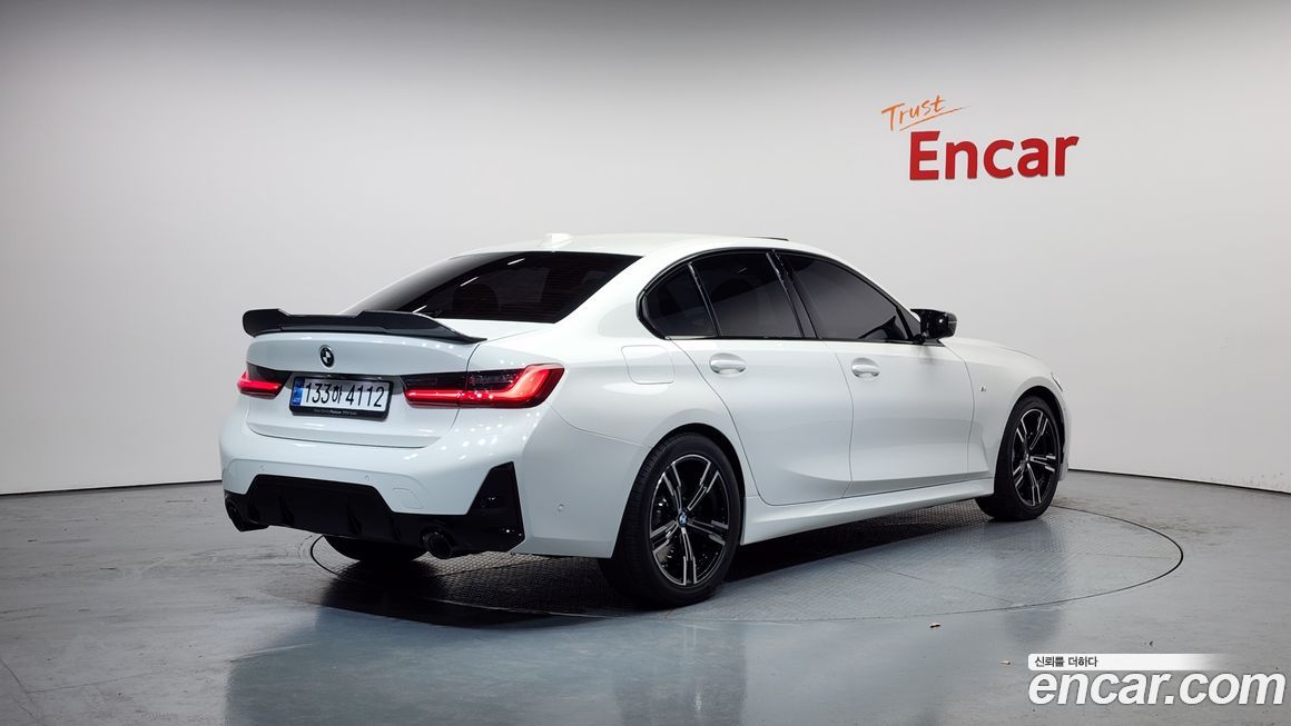 BMW 3-Series 320i M Sport, 2025