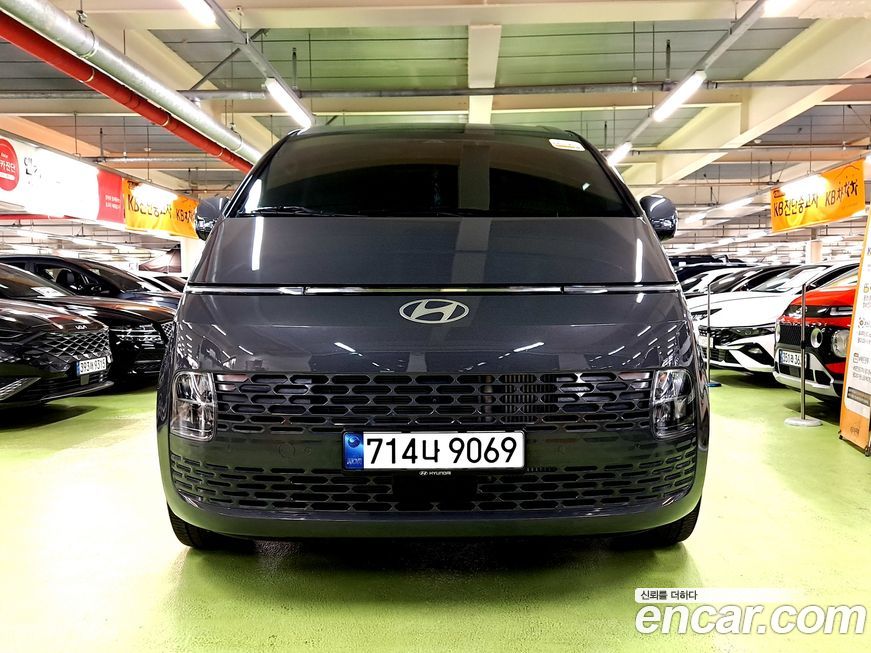 Hyundai Staria 4WD Tourer 11-Seater, 2025