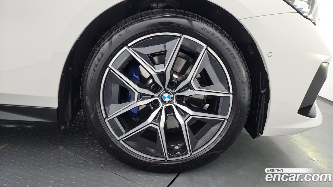 BMW 5-Series 520i M Sport, 2025