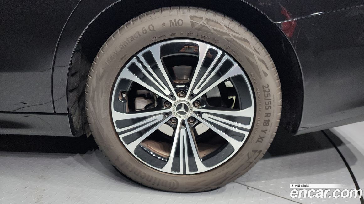 Mercedes-Benz E-Class E200 Avantgarde, 2024