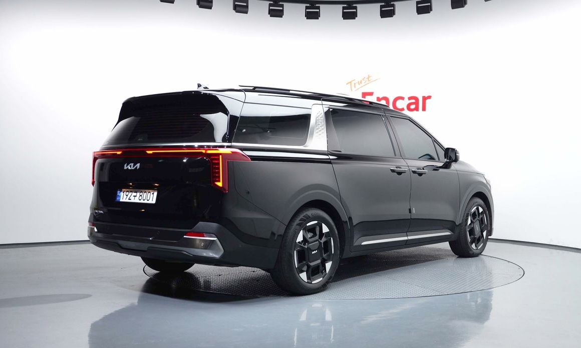 Kia Carnival 9-Seater Signature, 2024