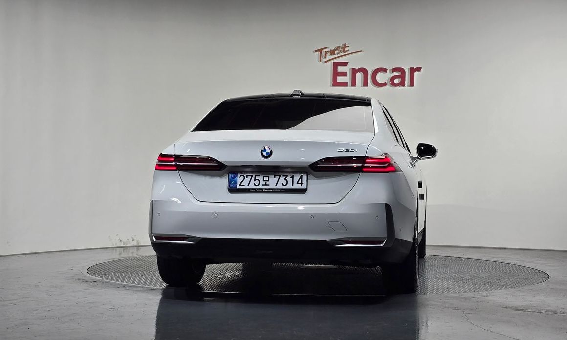 BMW 5-Series 520i, 2024