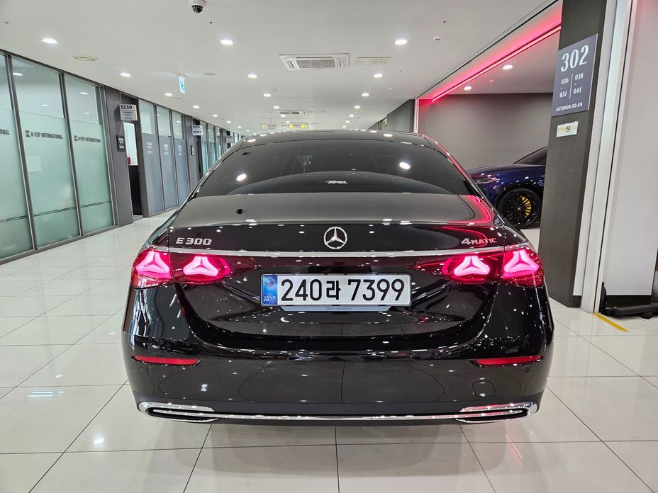 Mercedes-Benz E-Class E300 4MATIC Exclusive, 2025