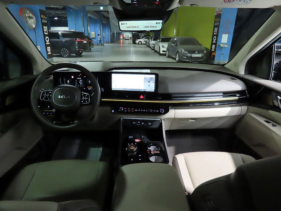 Kia Carnival 9-Seater Hi Limousine, 2025