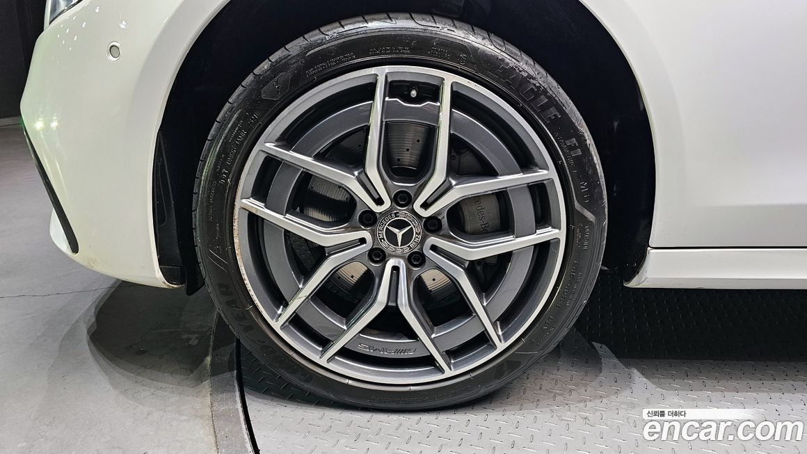 Mercedes-Benz E-Class E220d 4MATIC AMG Line, 2022