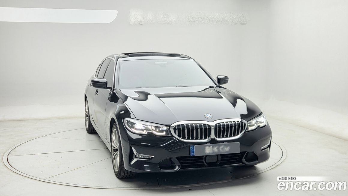 BMW 3-Series 320i Luxury, 2022