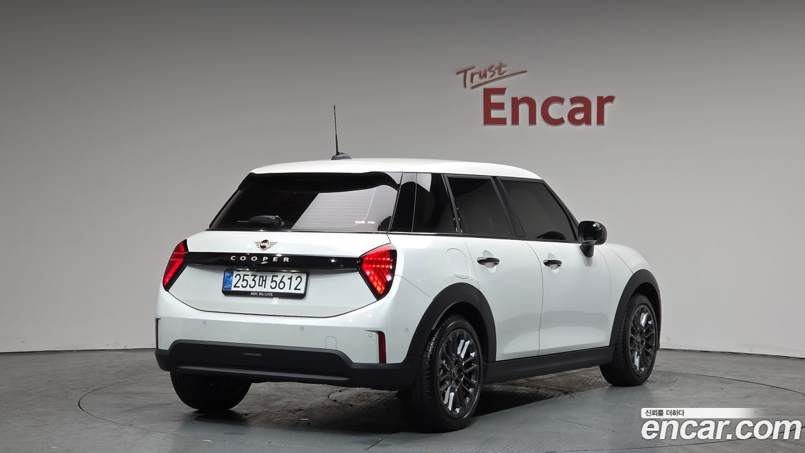 Mini Cooper 5Door Essential, 2025