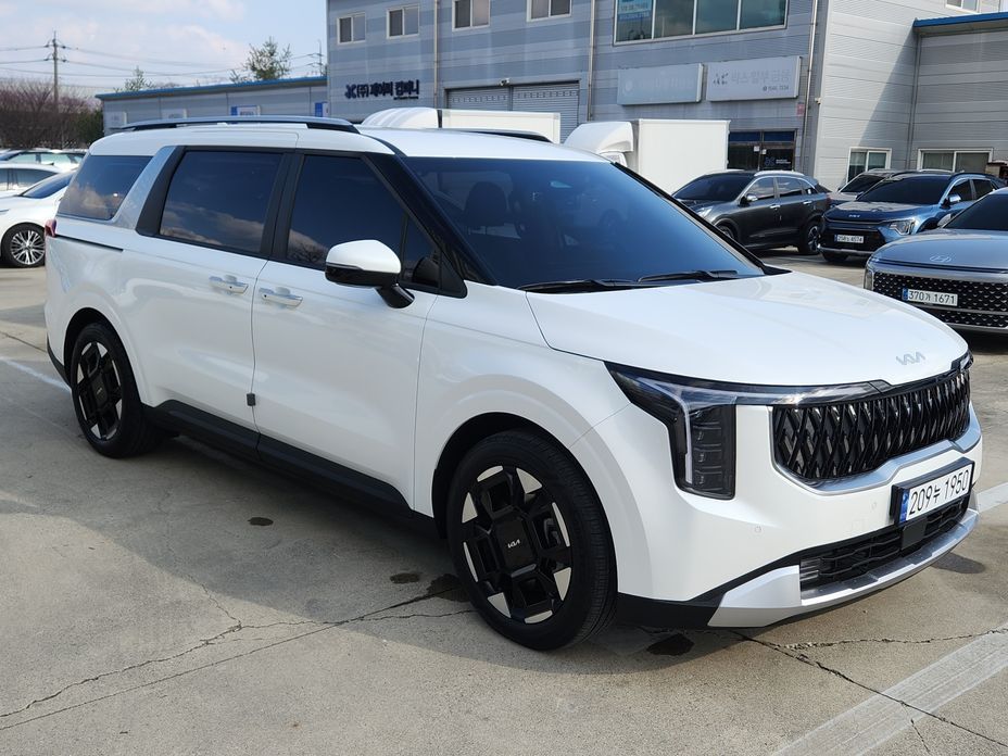 Kia Carnival 9-Seater Prestige, 2024