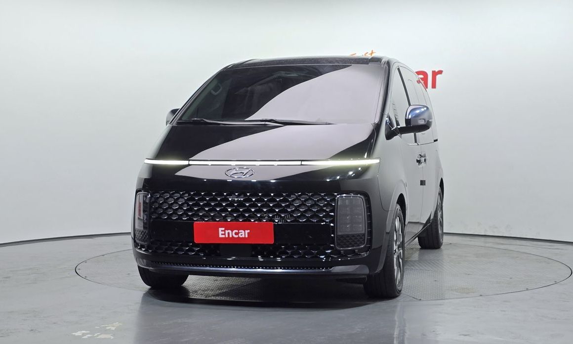 Hyundai Staria 4WD Lounge 9-Seater, 2023