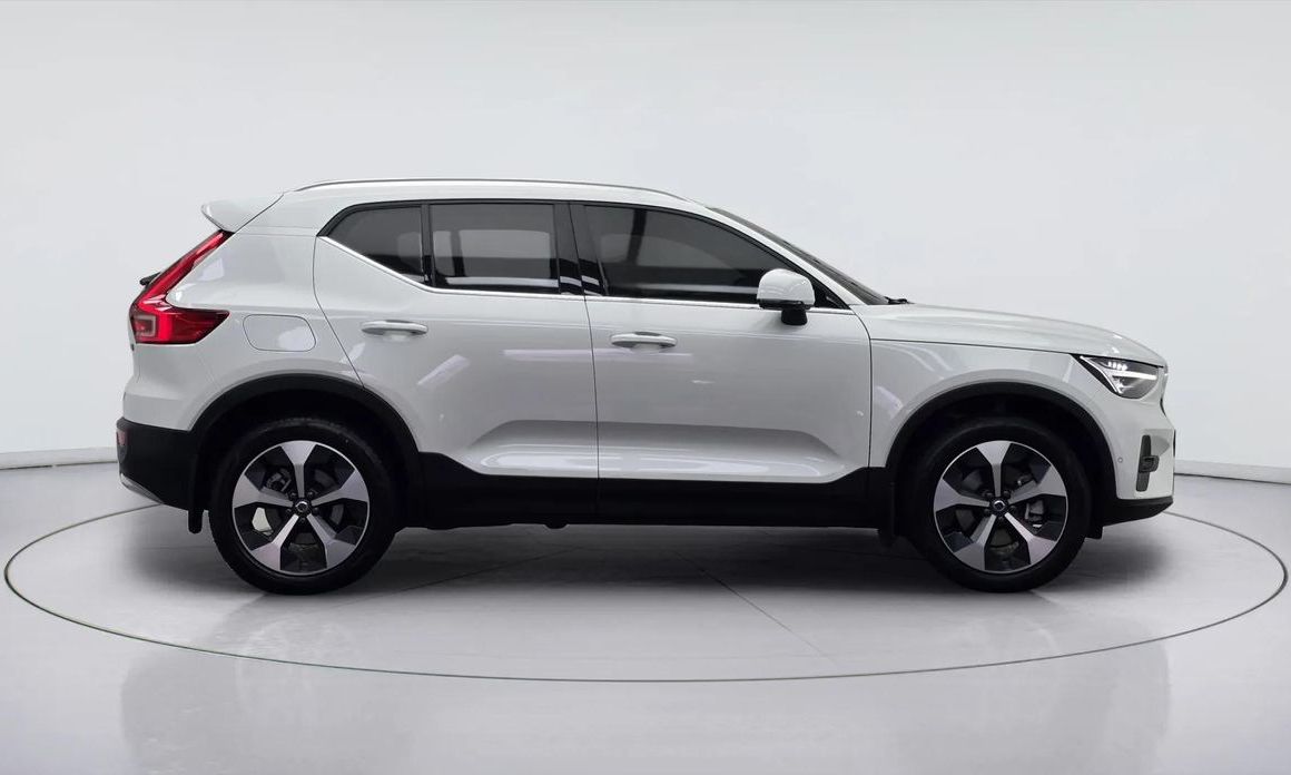 Volvo XC40 B4 Ultra Bright, 2025