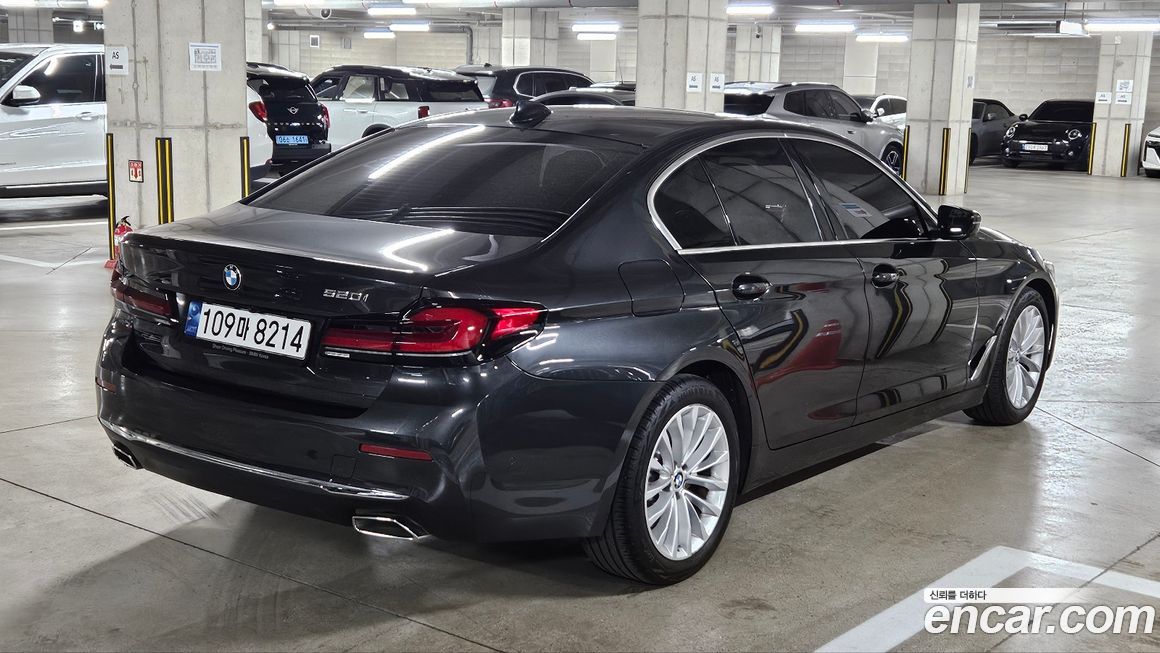 BMW 5-Series 520i Luxury, 2023