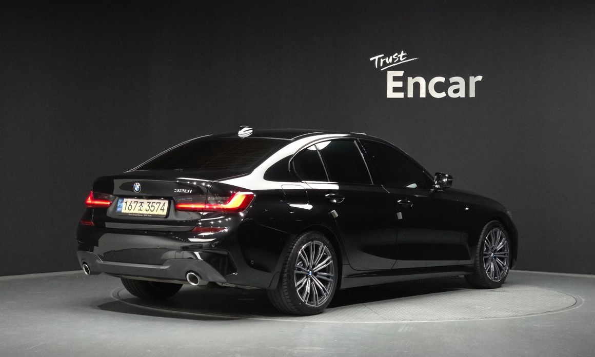 BMW 3-Series 320i M Sport, 2022