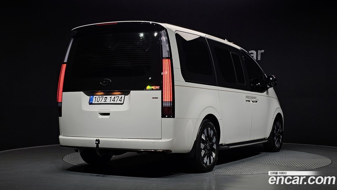 Hyundai Staria 4WD Lounge 7-Seater, 2025