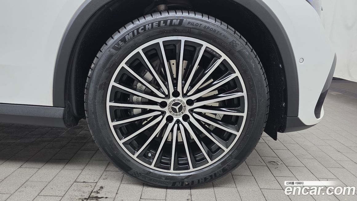 Mercedes-Benz GLC-Class GLC300 4MATIC AMG Line, 2026