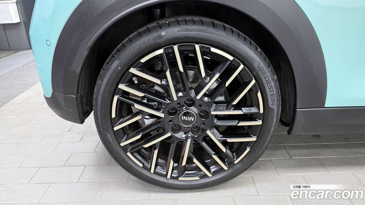 Mini Cooper Favoured, 2025