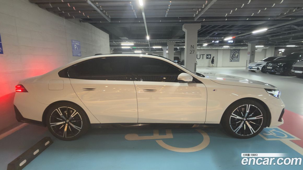 BMW 5-Series 530i xDrive M Sport, 2025