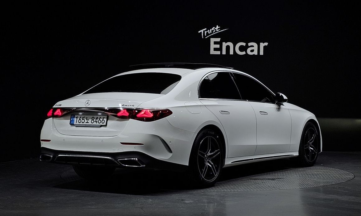 Mercedes-Benz E-Class E300 4MATIC AMG Line, 2024