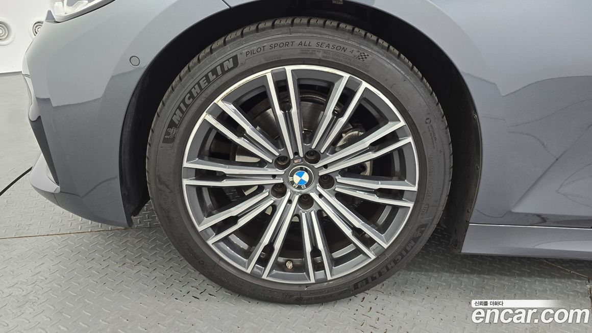 BMW 3-Series 320i M Sport, 2022