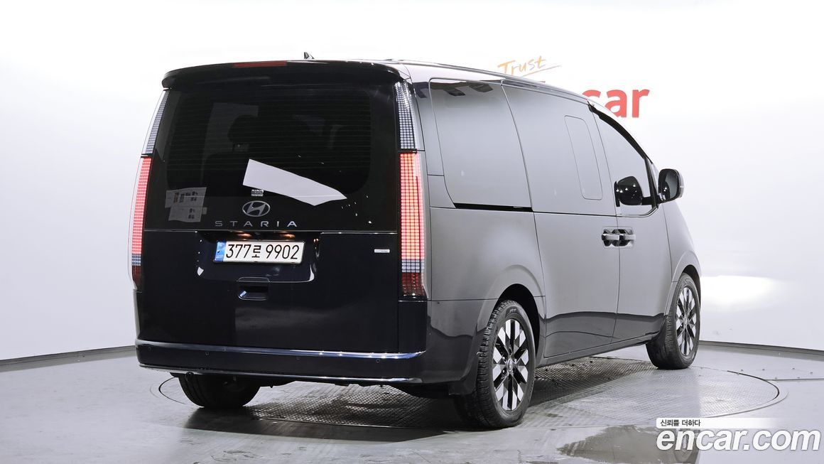 Hyundai Staria 4WD Lounge 9-Seater, 2025