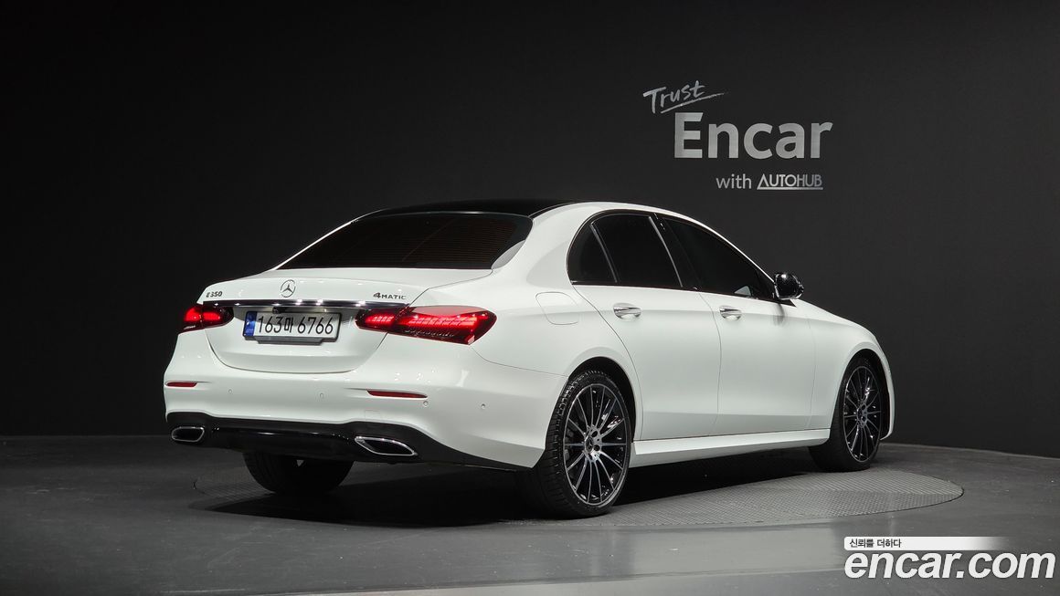 Mercedes-Benz E-Class E350 4MATIC AMG Line, 2023