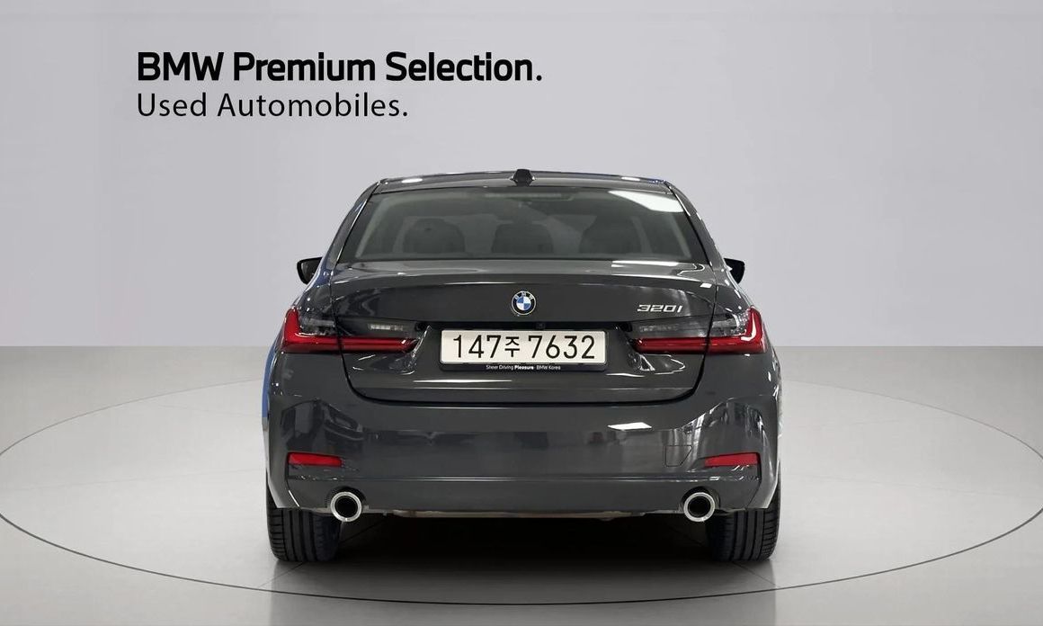 BMW 3-Series 320i, 2025