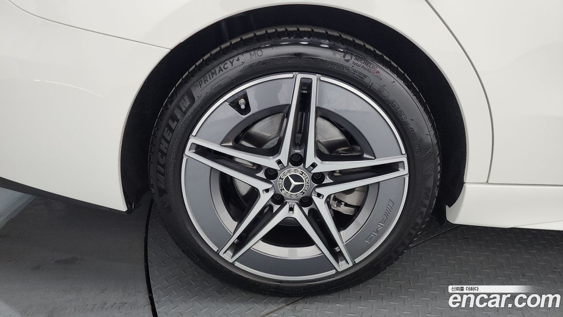 Mercedes-Benz C-Class C200 AMG Line, 2025