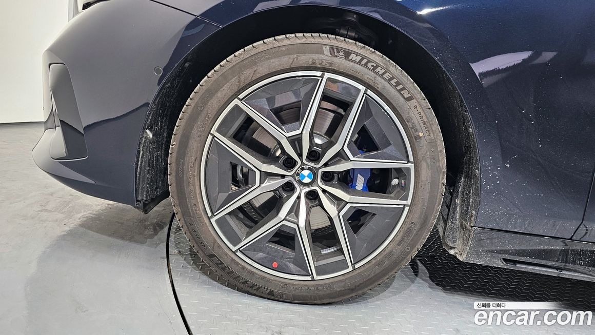 BMW 5-Series 520i, 2026