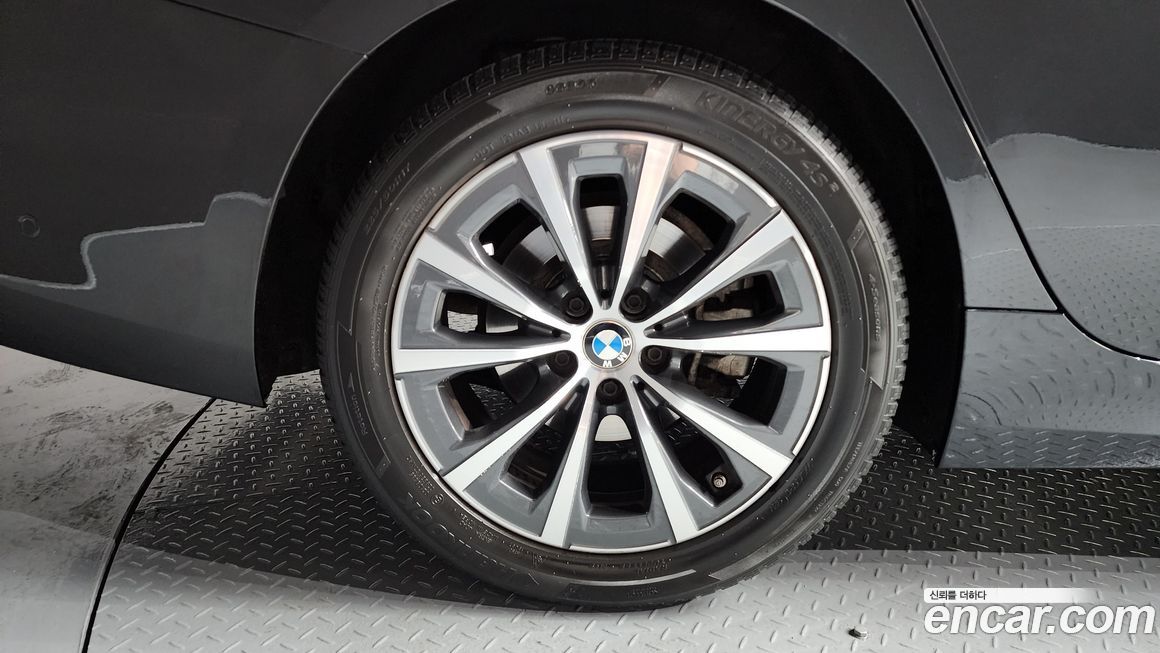 BMW 3-Series 320i, 2023