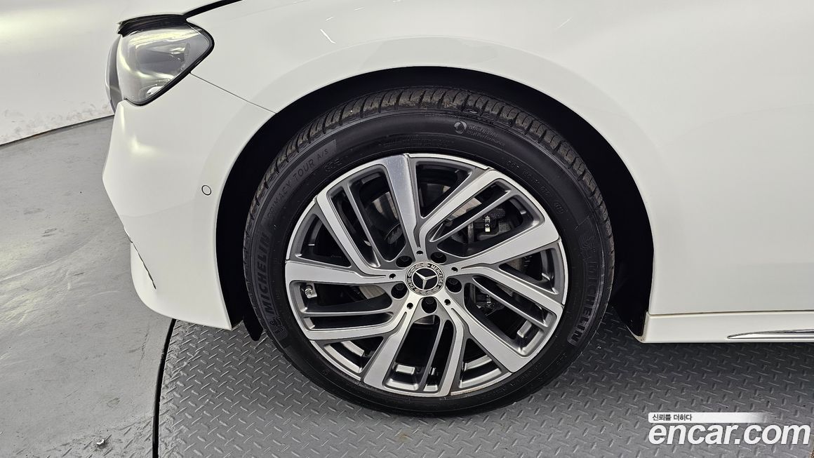 Mercedes-Benz E-Class E220d 4MATIC Exclusive, 2024