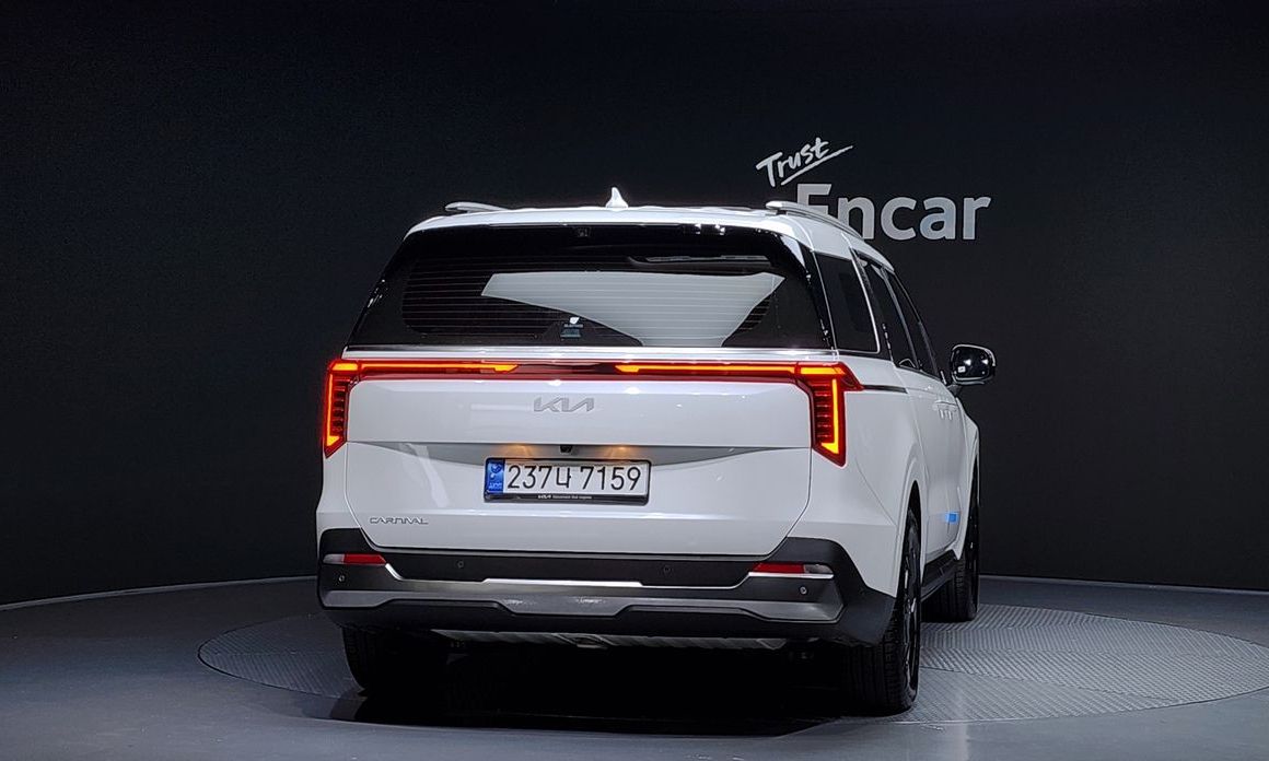 Kia Carnival 9-Seater Signature, 2024