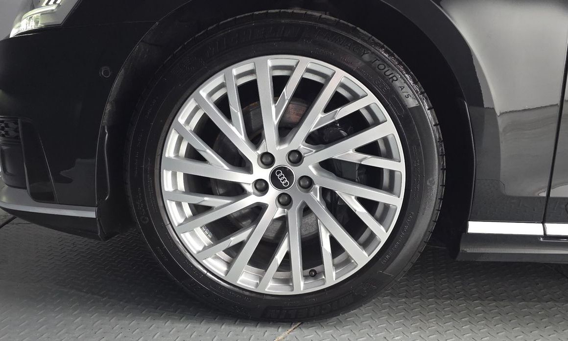 Audi A8 55 TFSI Quattro LWB, 2021