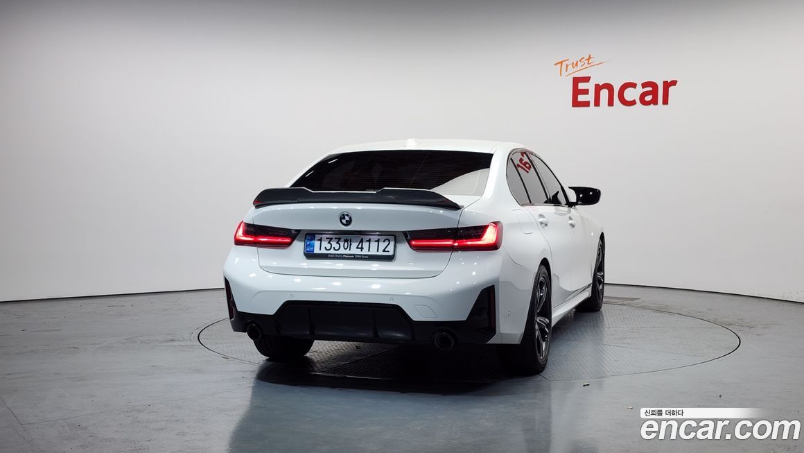 BMW 3-Series 320i M Sport, 2025